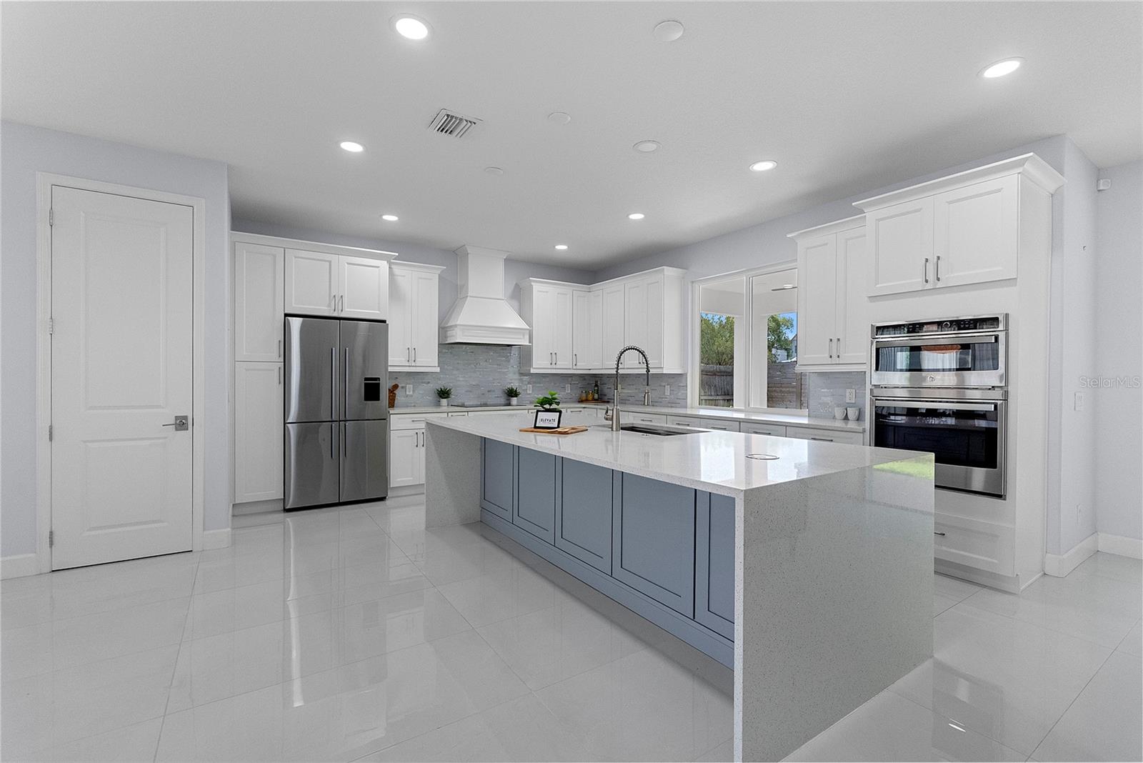 1404 BORDER DR