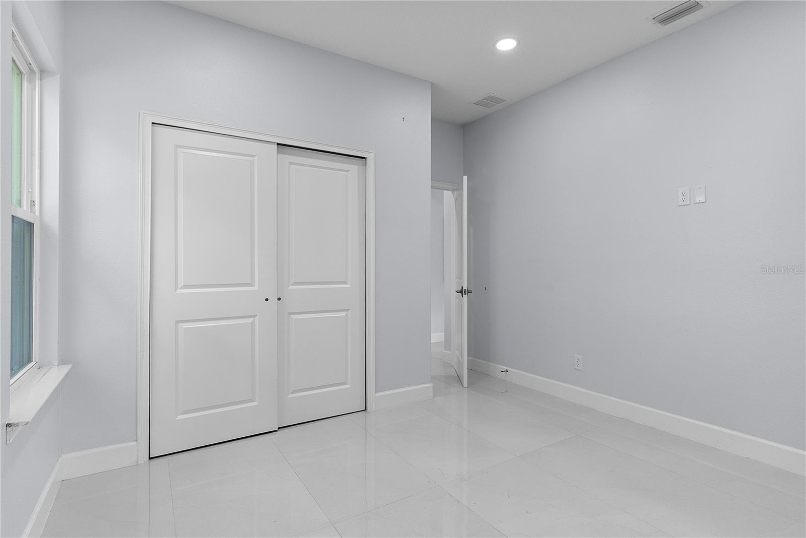 1404 BORDER DR