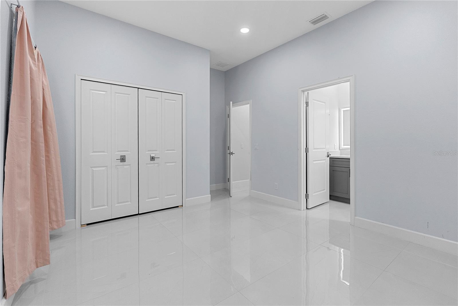 1404 BORDER DR