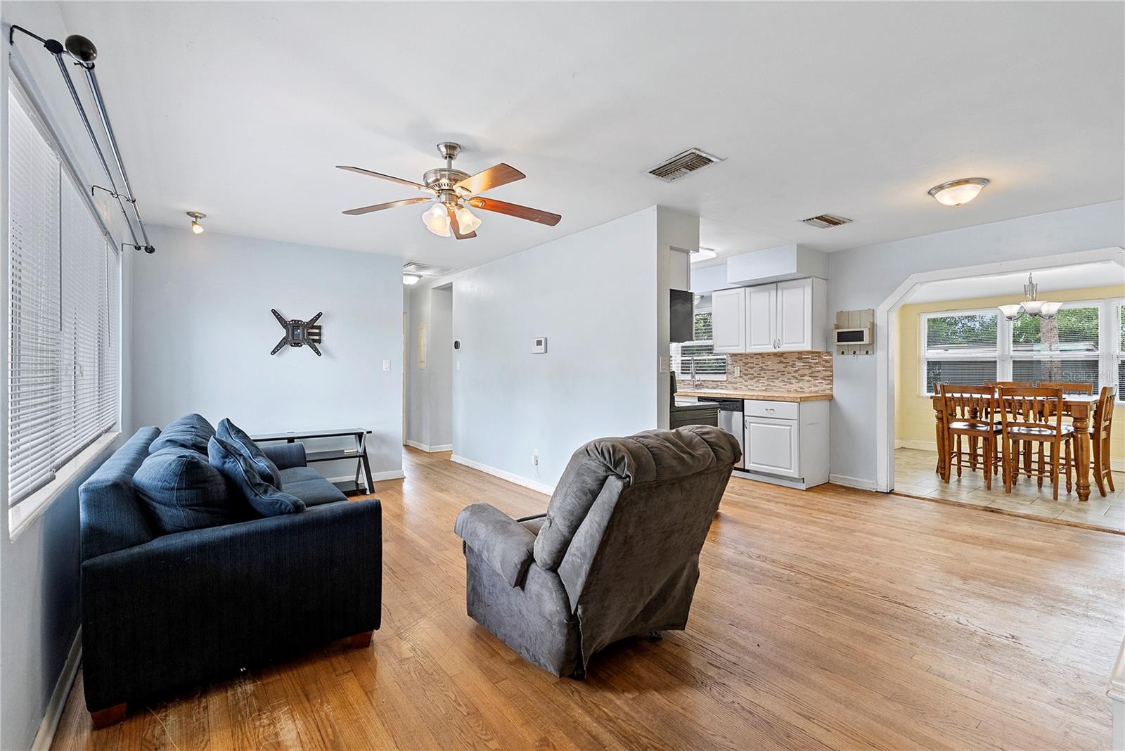 20 OLEANDER LN