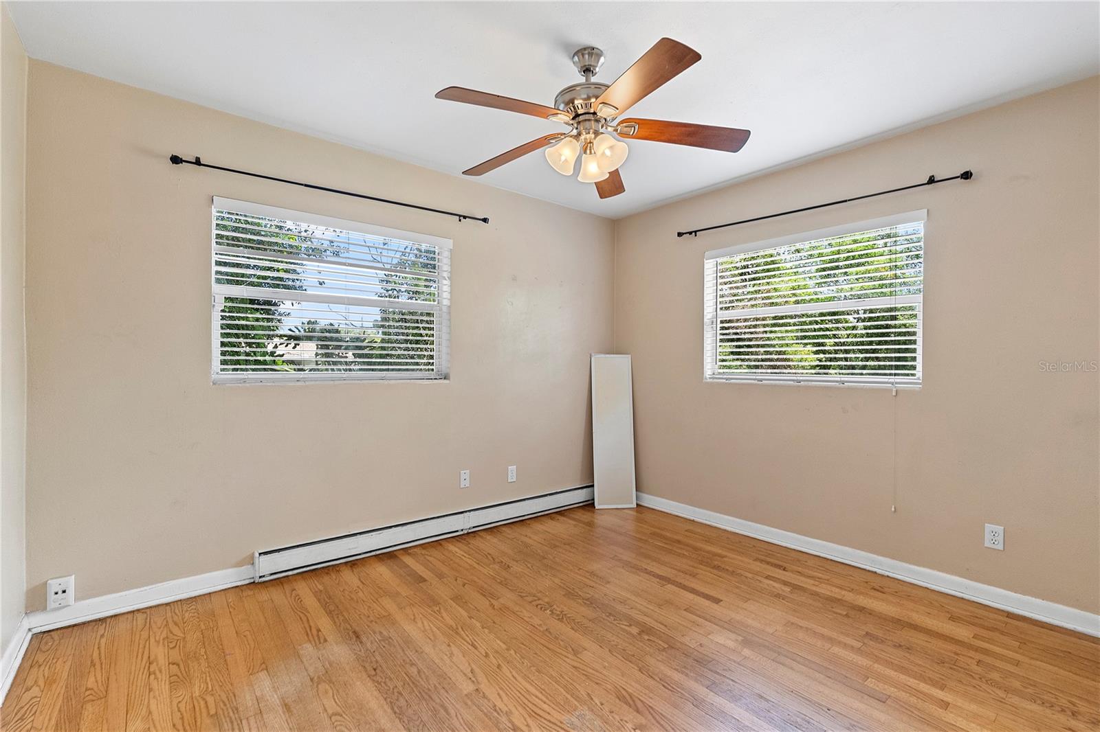 20 OLEANDER LN
