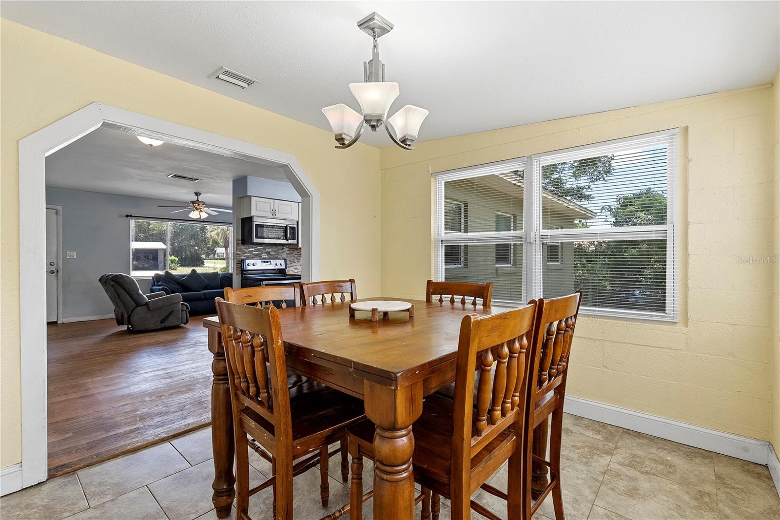 20 OLEANDER LN