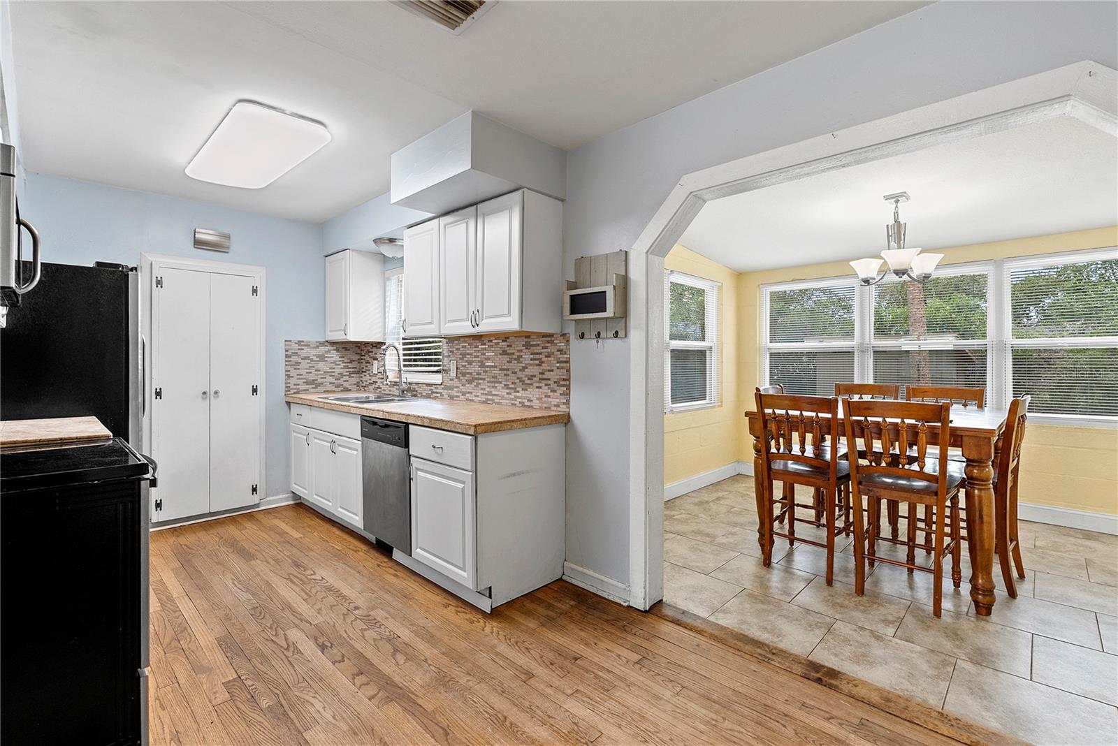 20 OLEANDER LN