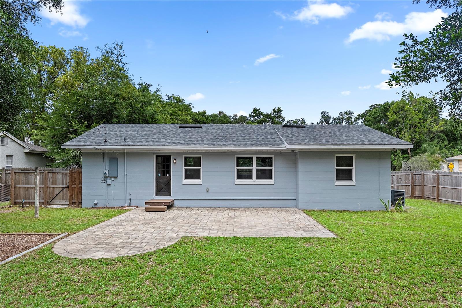 823 CATALINA DR