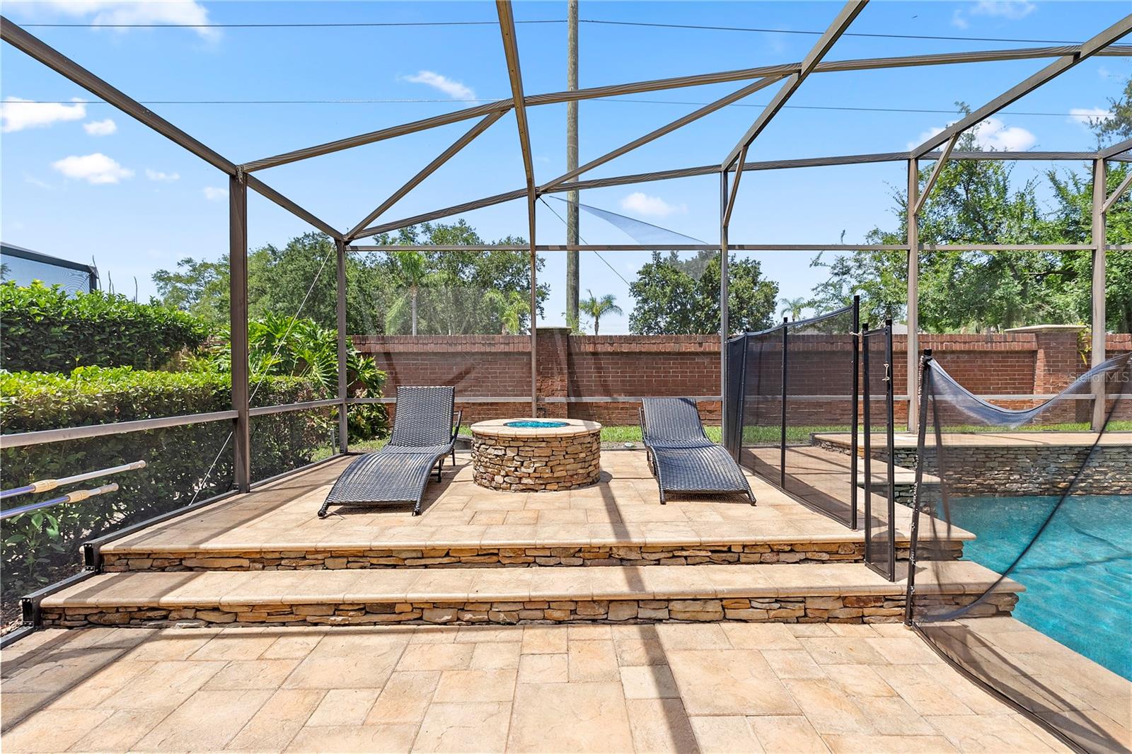 446 ANESSA ROSE LOOP