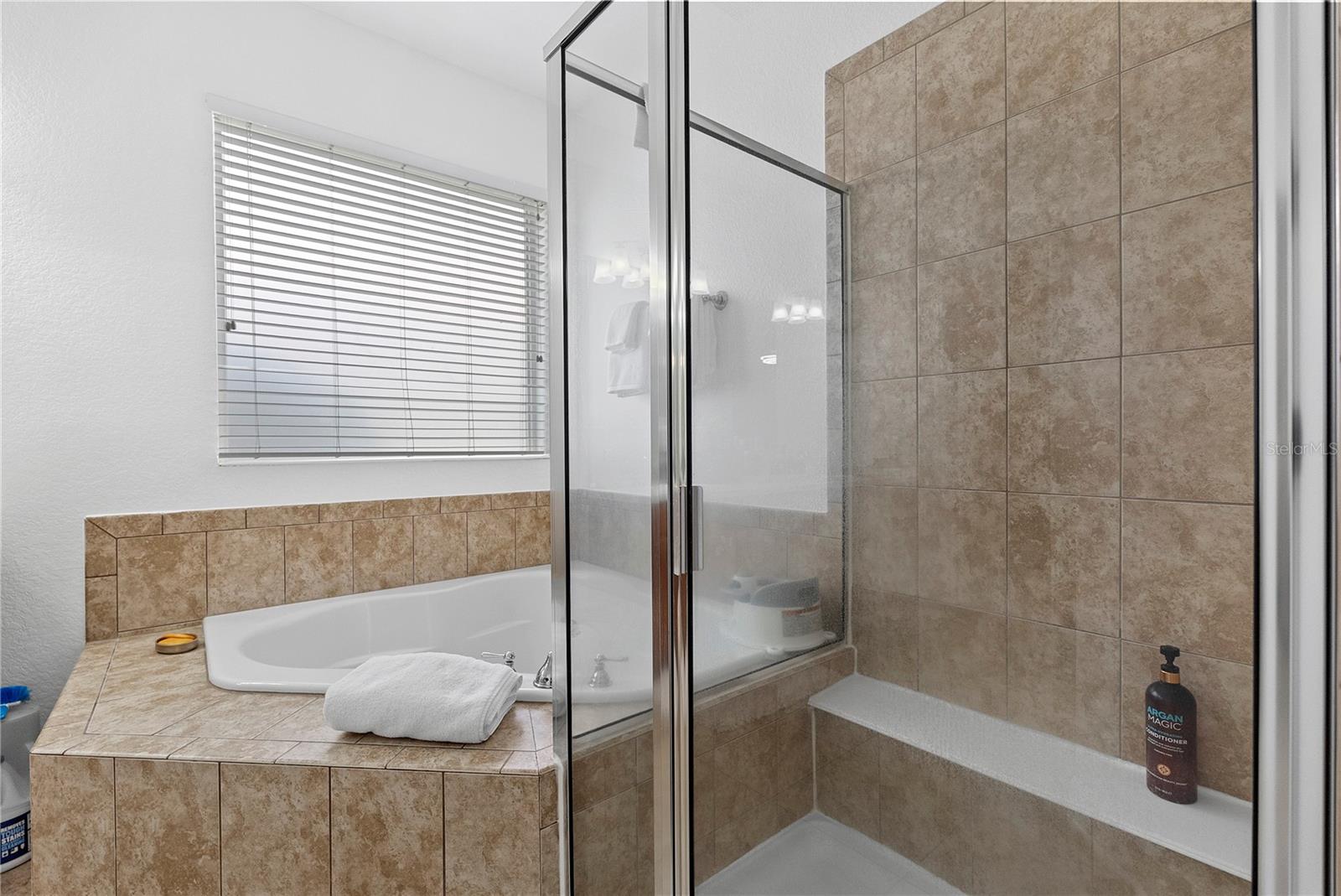 446 ANESSA ROSE LOOP