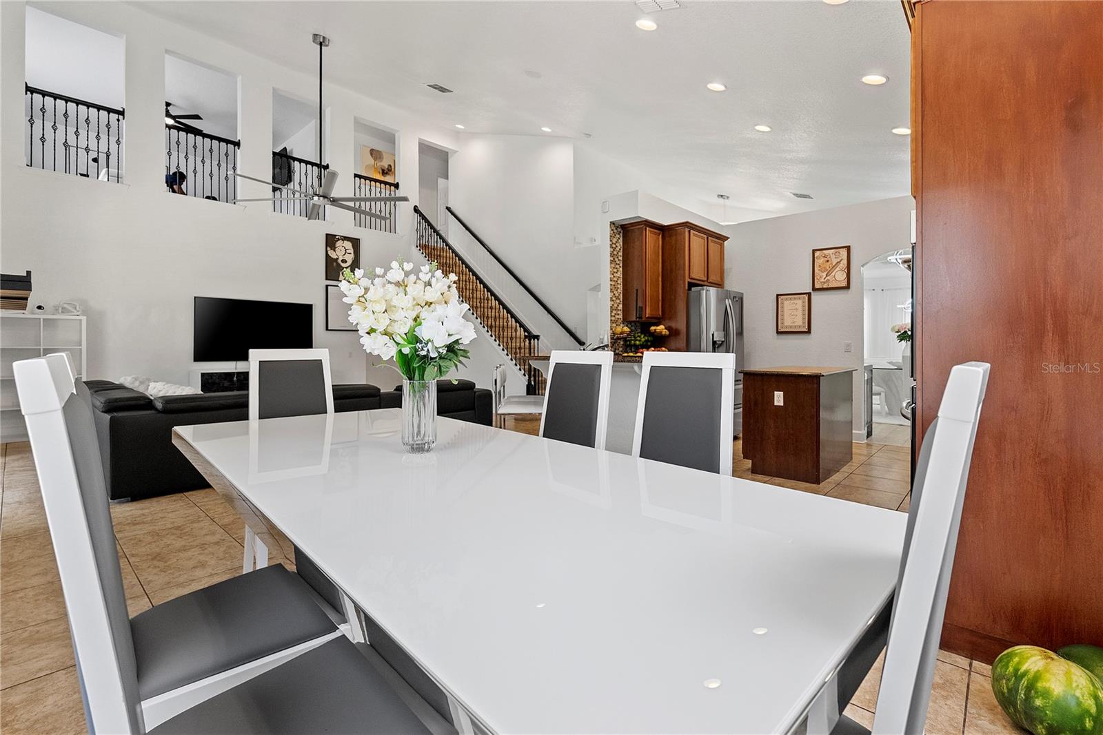 446 ANESSA ROSE LOOP