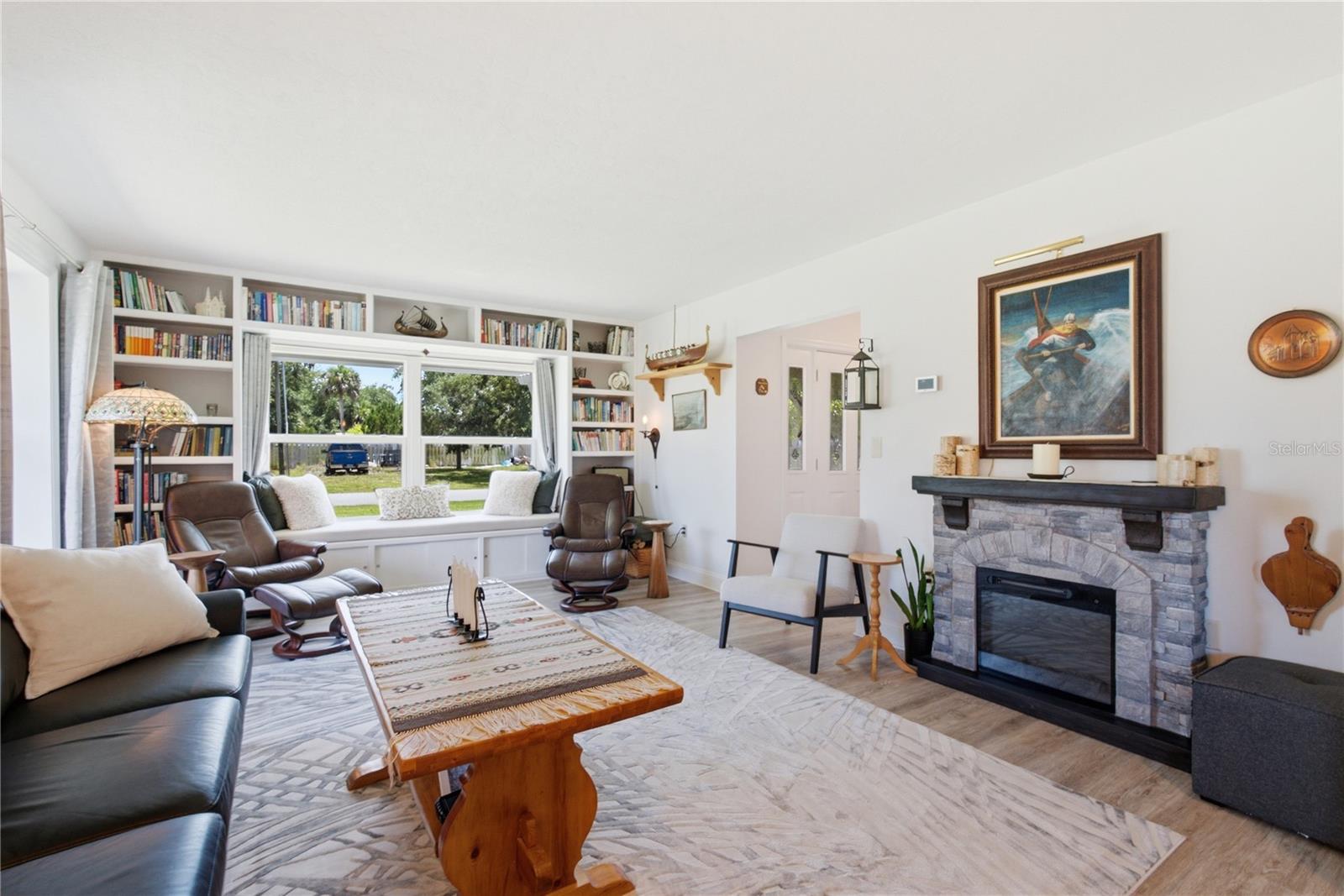 242 ANNALISA PL