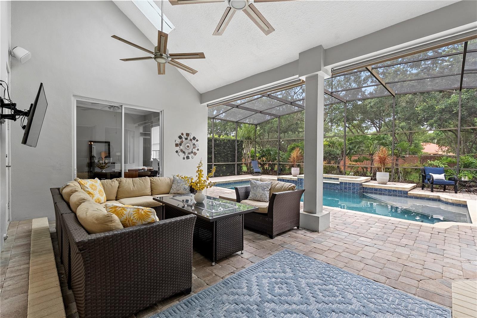 1542 WESTOVER LOOP
