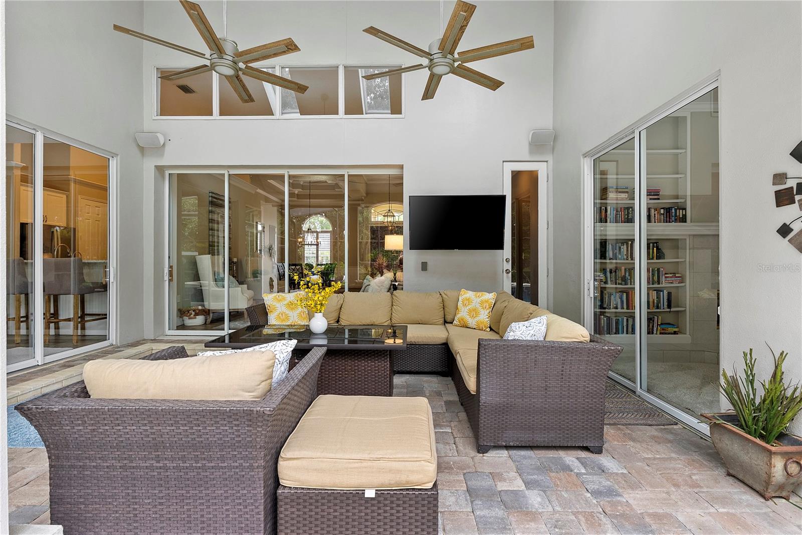 1542 WESTOVER LOOP