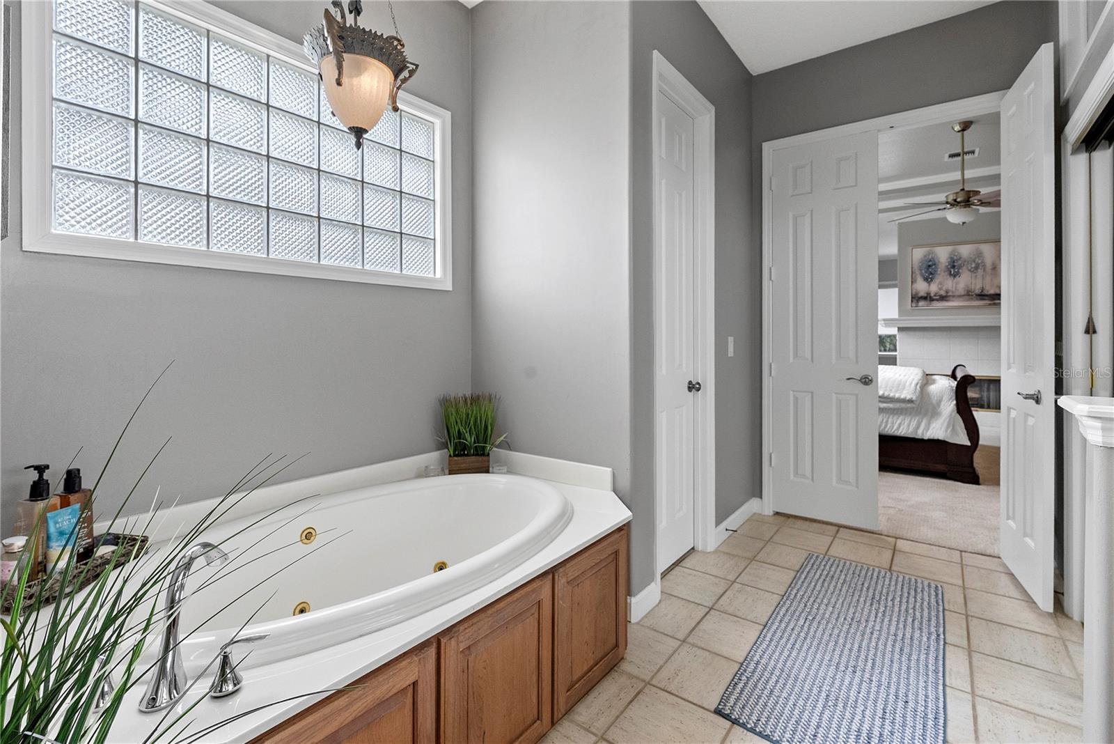 1542 WESTOVER LOOP
