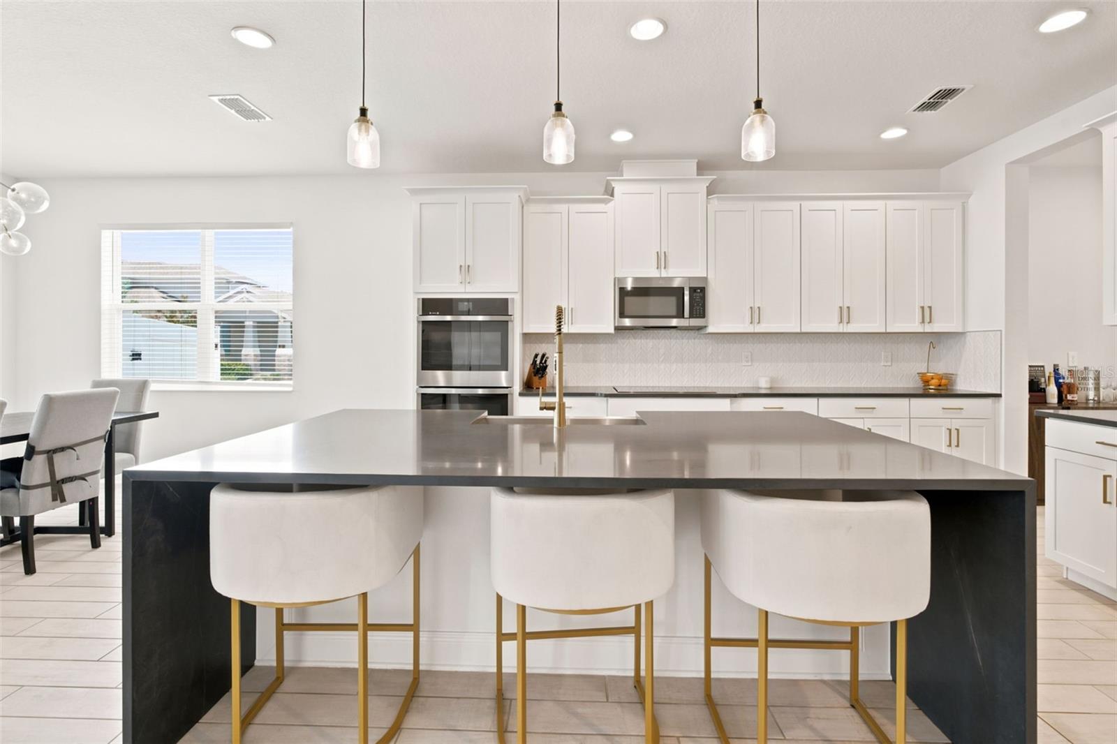 700 ALBYON CT