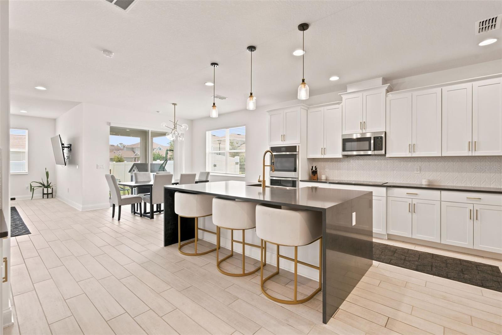 700 ALBYON CT