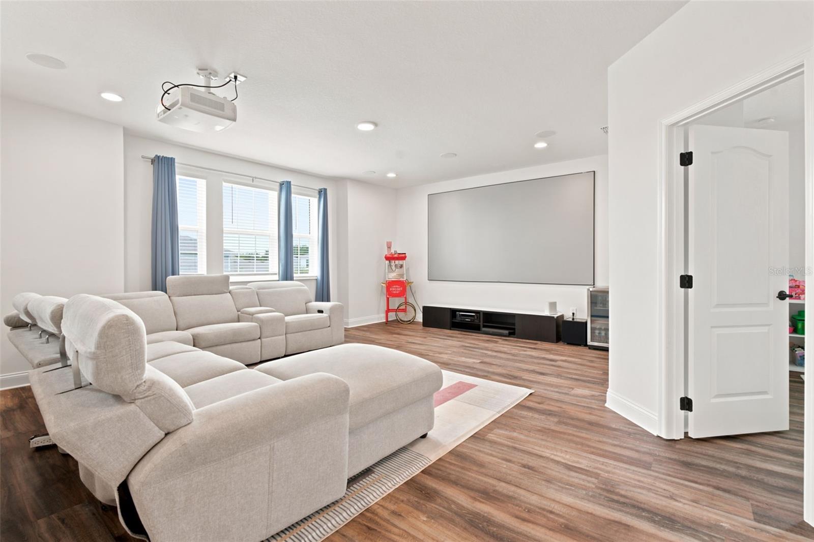 700 ALBYON CT
