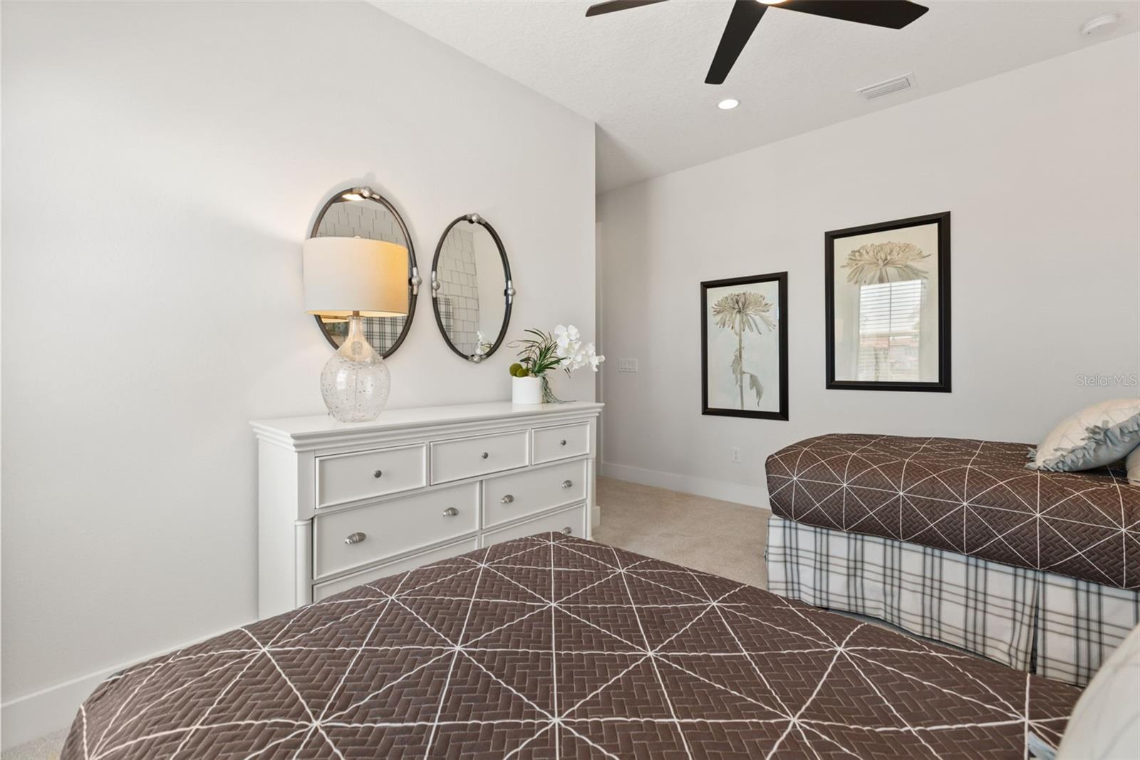 8836 LAKESHORE POINTE DR