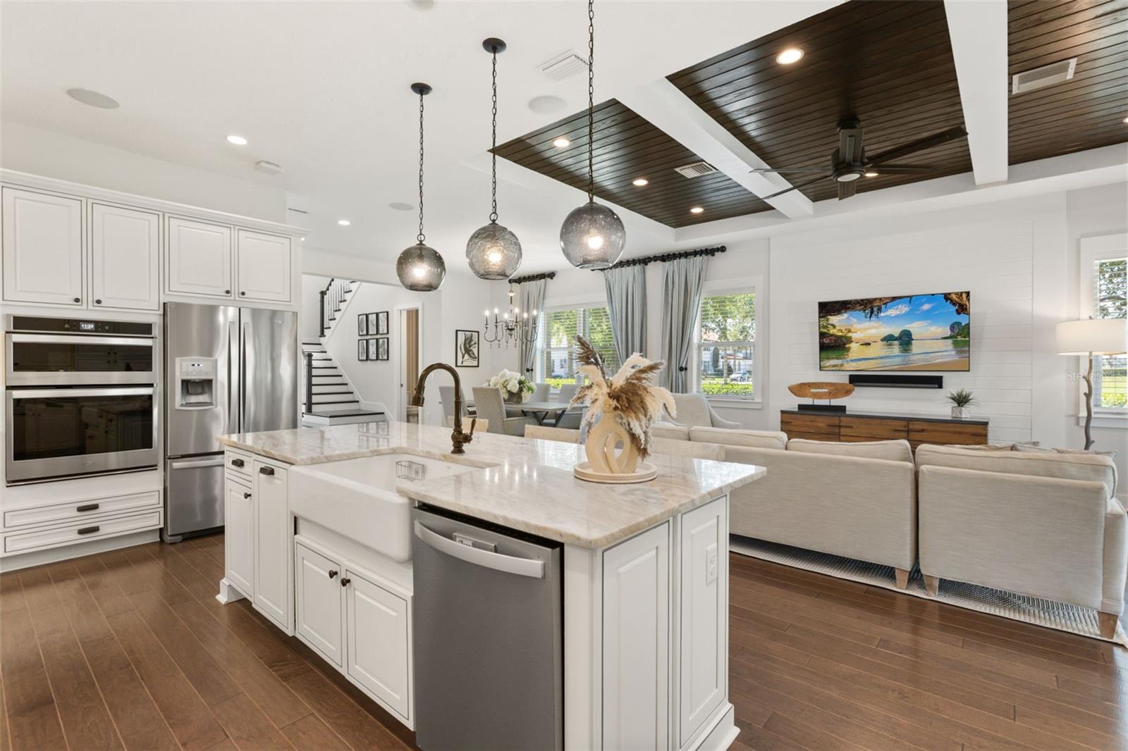 8836 LAKESHORE POINTE DR