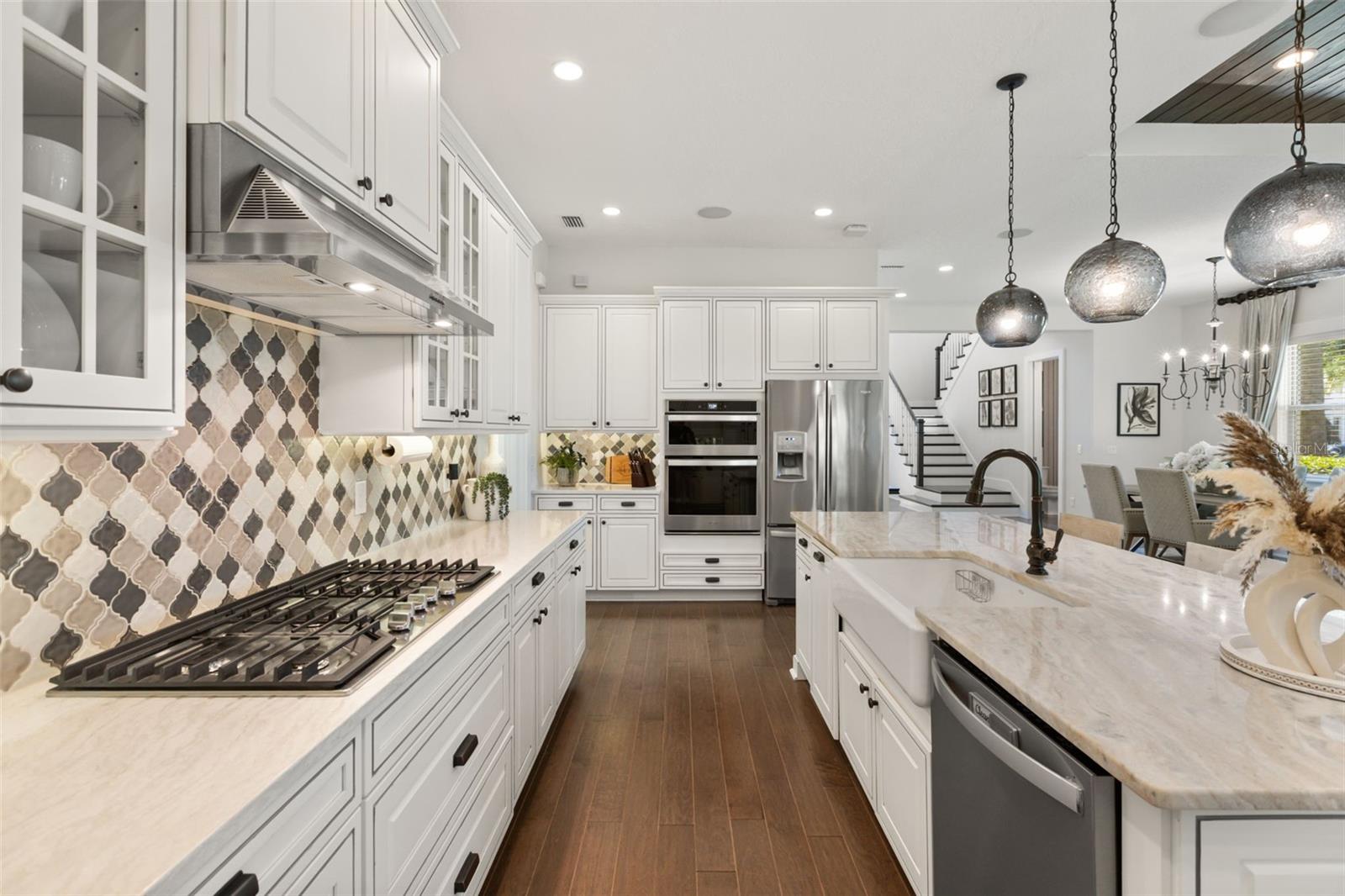 8836 LAKESHORE POINTE DR