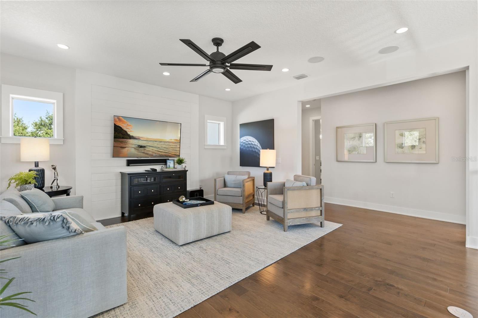 8836 LAKESHORE POINTE DR