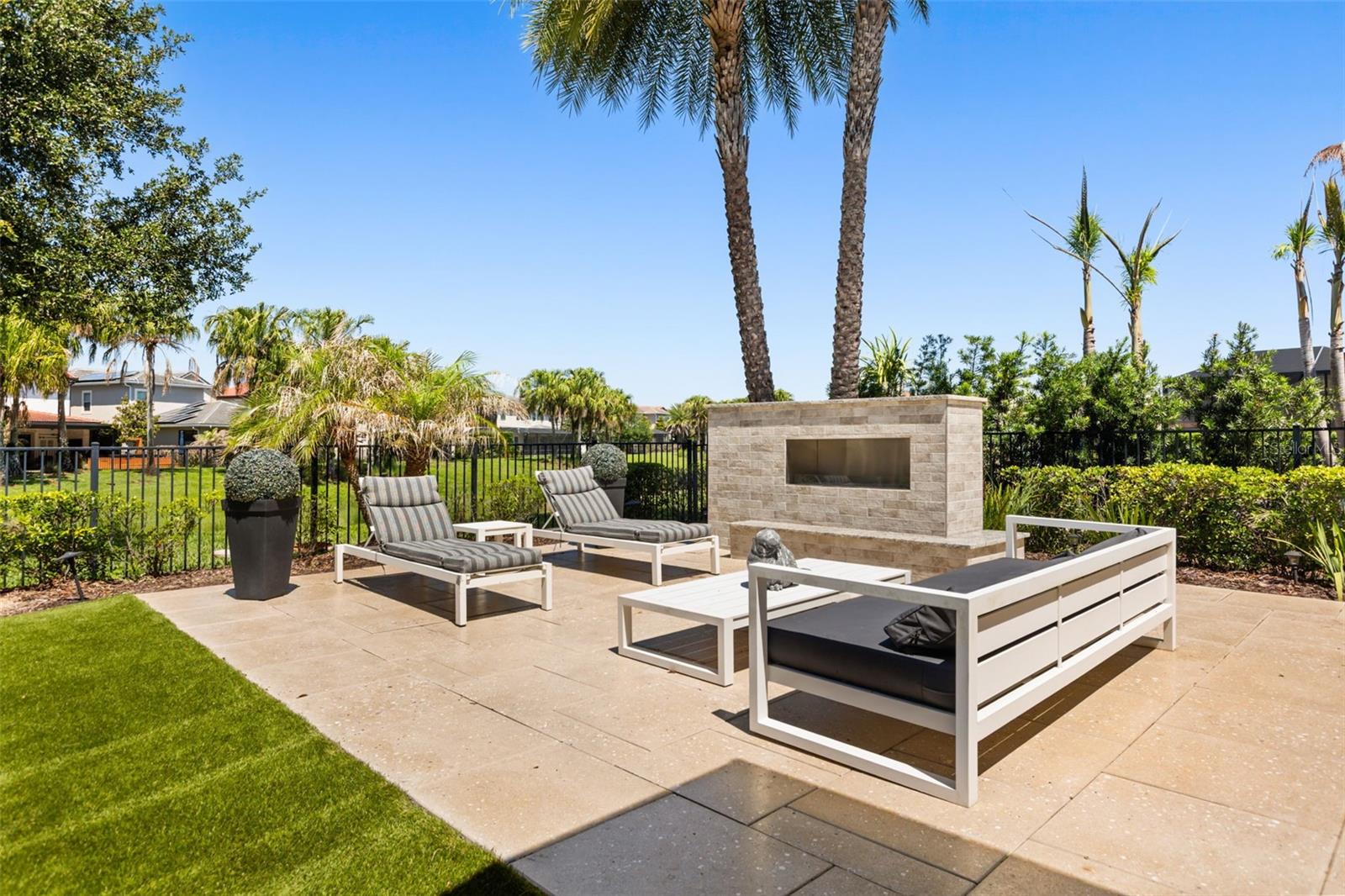 8836 LAKESHORE POINTE DR