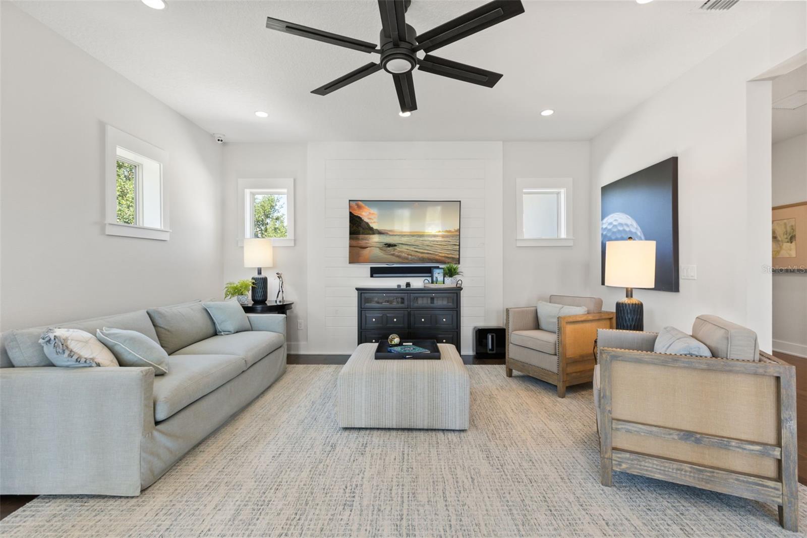 8836 LAKESHORE POINTE DR