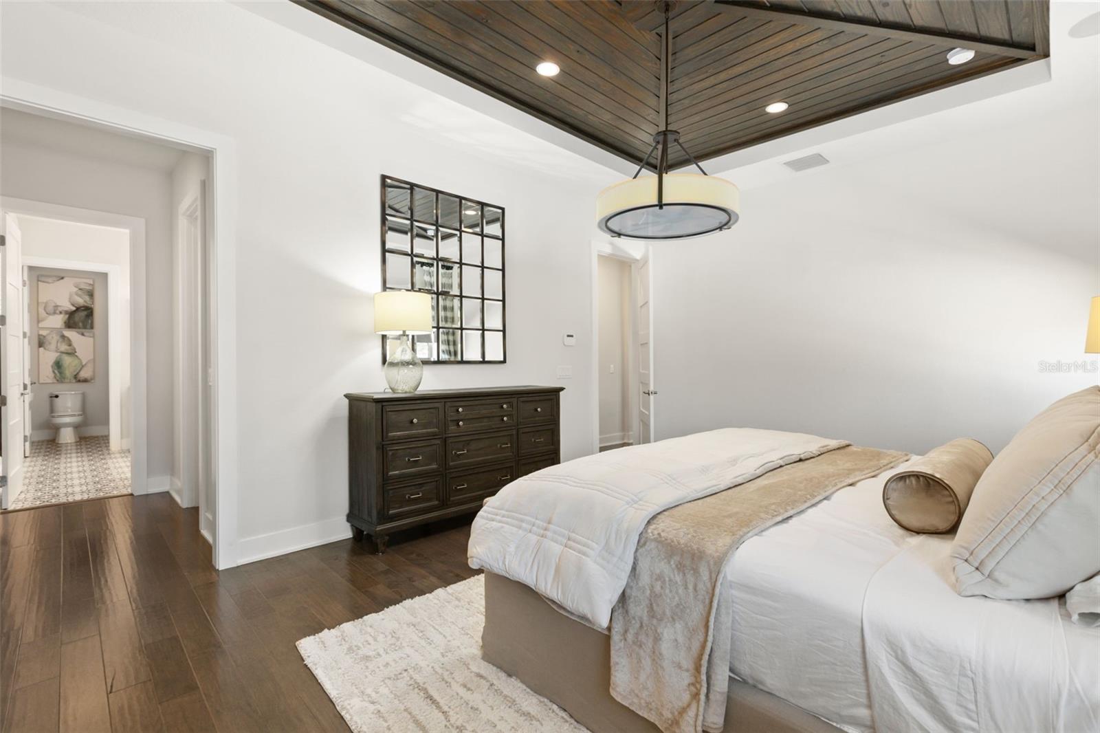 8836 LAKESHORE POINTE DR