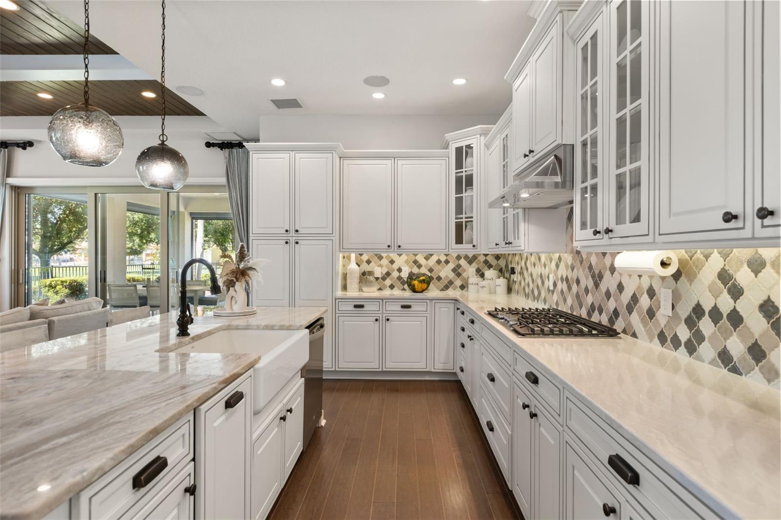 8836 LAKESHORE POINTE DR