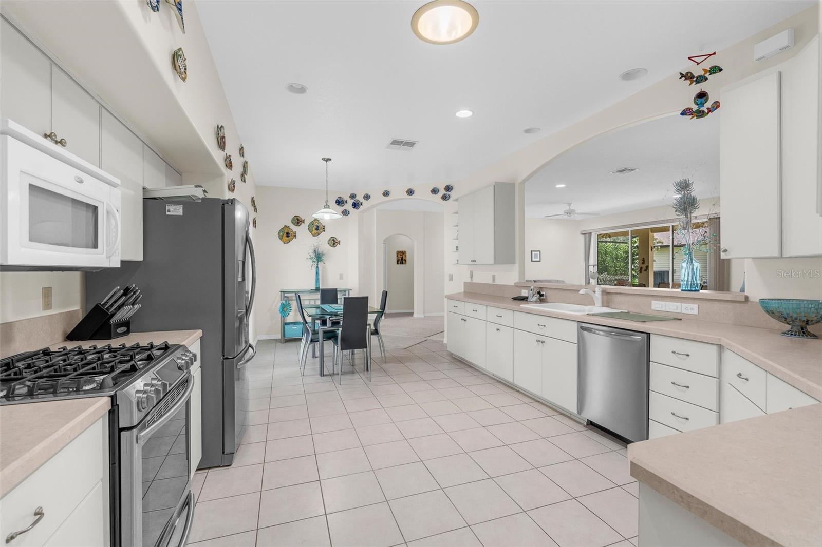 5524 SIR CHURCHILL DR