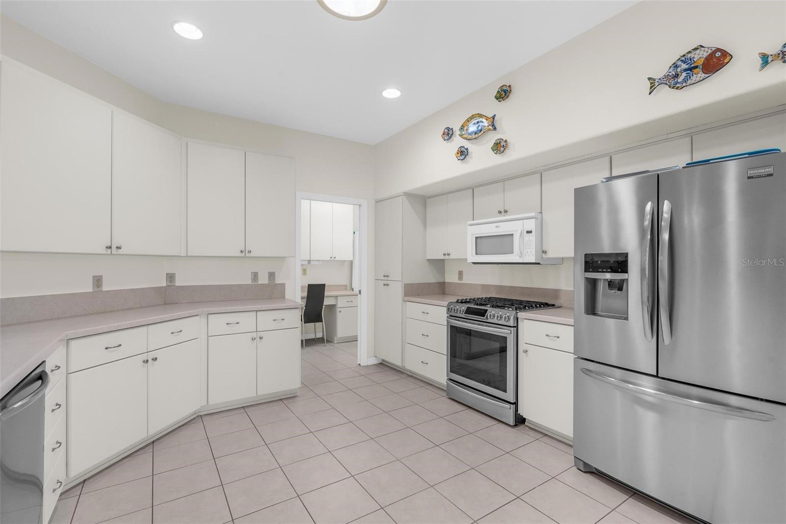 5524 SIR CHURCHILL DR