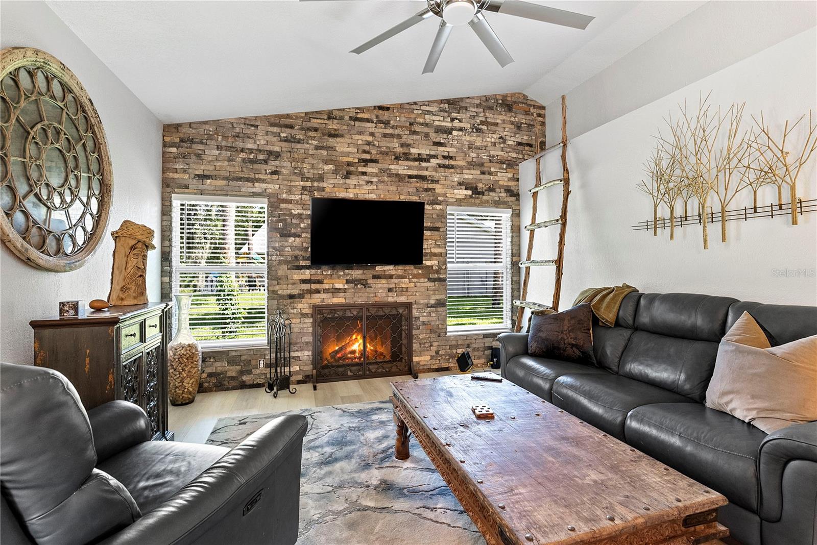 427 PENDREY DRIVE