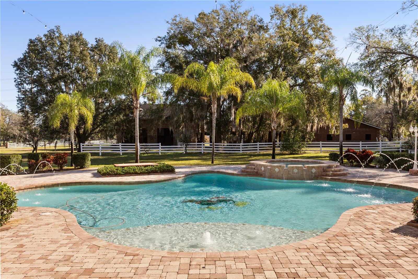 1501 LAKE MARKHAM RD