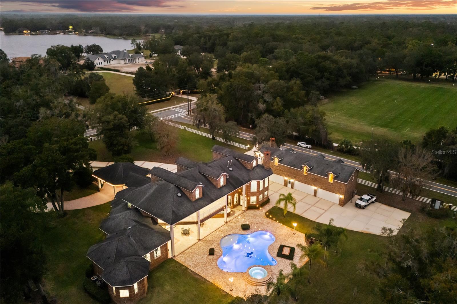 1501 LAKE MARKHAM RD