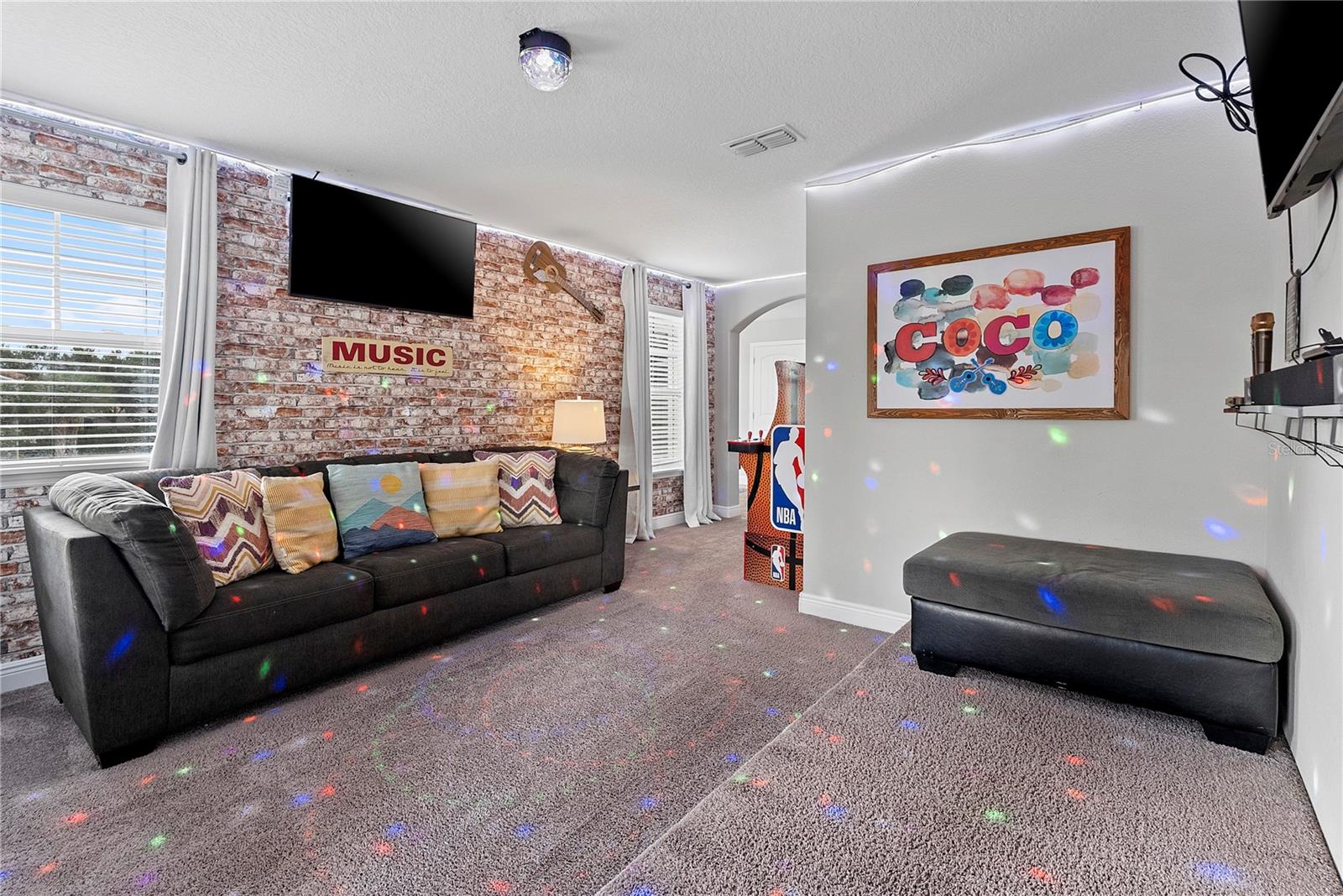 4200 OAKTREE DR