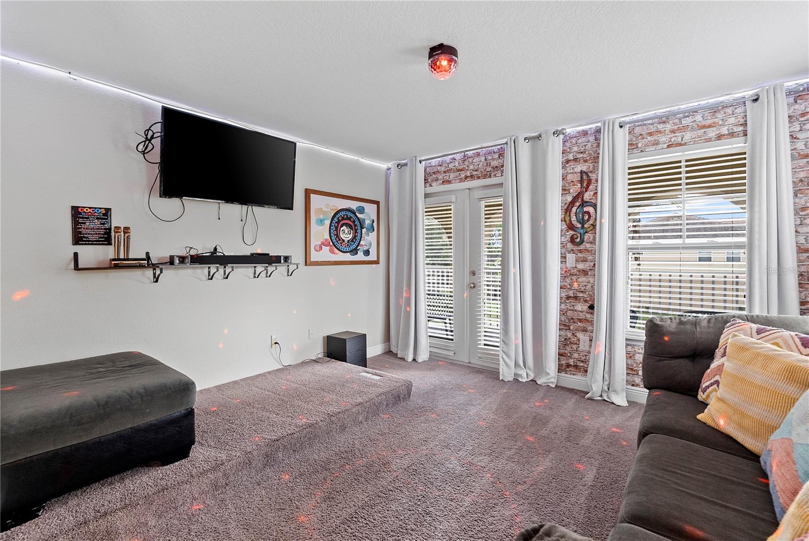 4200 OAKTREE DR