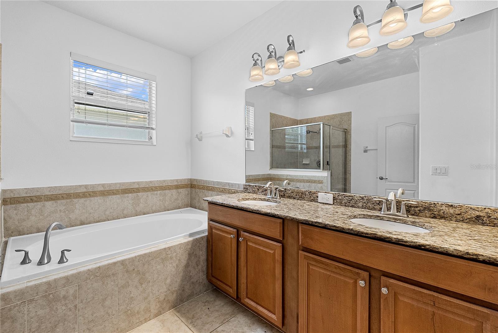 2336 CROSSTON CIR