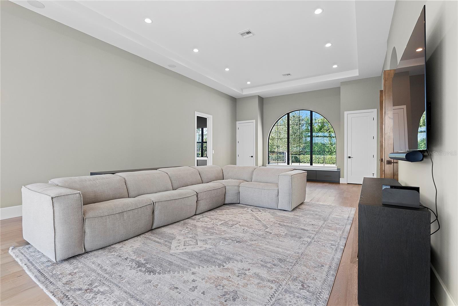 320 EVANSDALE RD