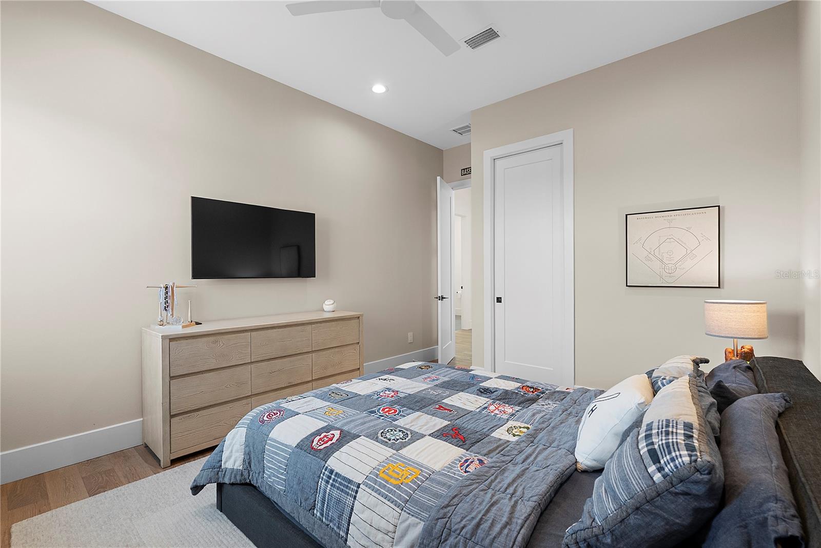 320 EVANSDALE RD