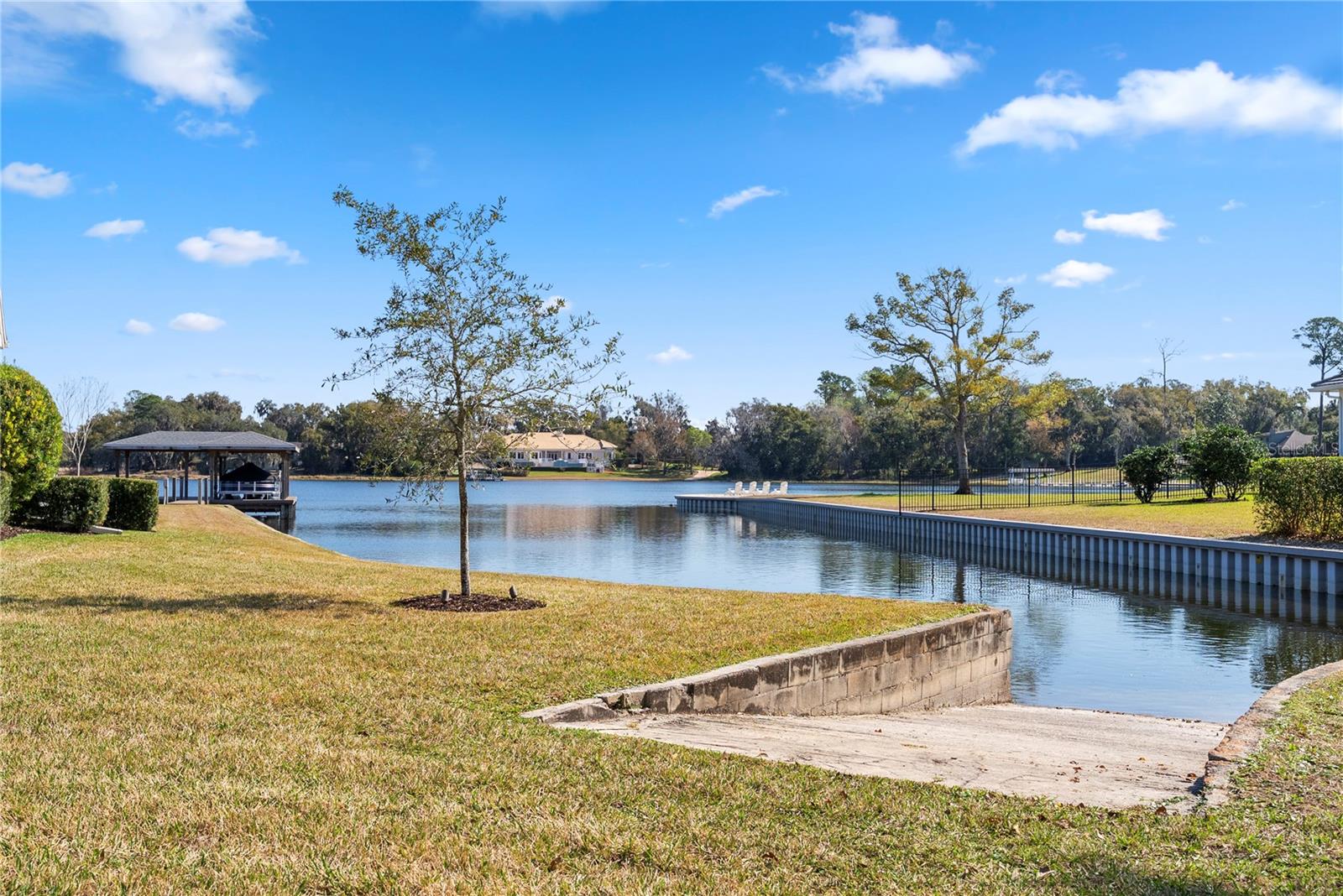 320 EVANSDALE RD