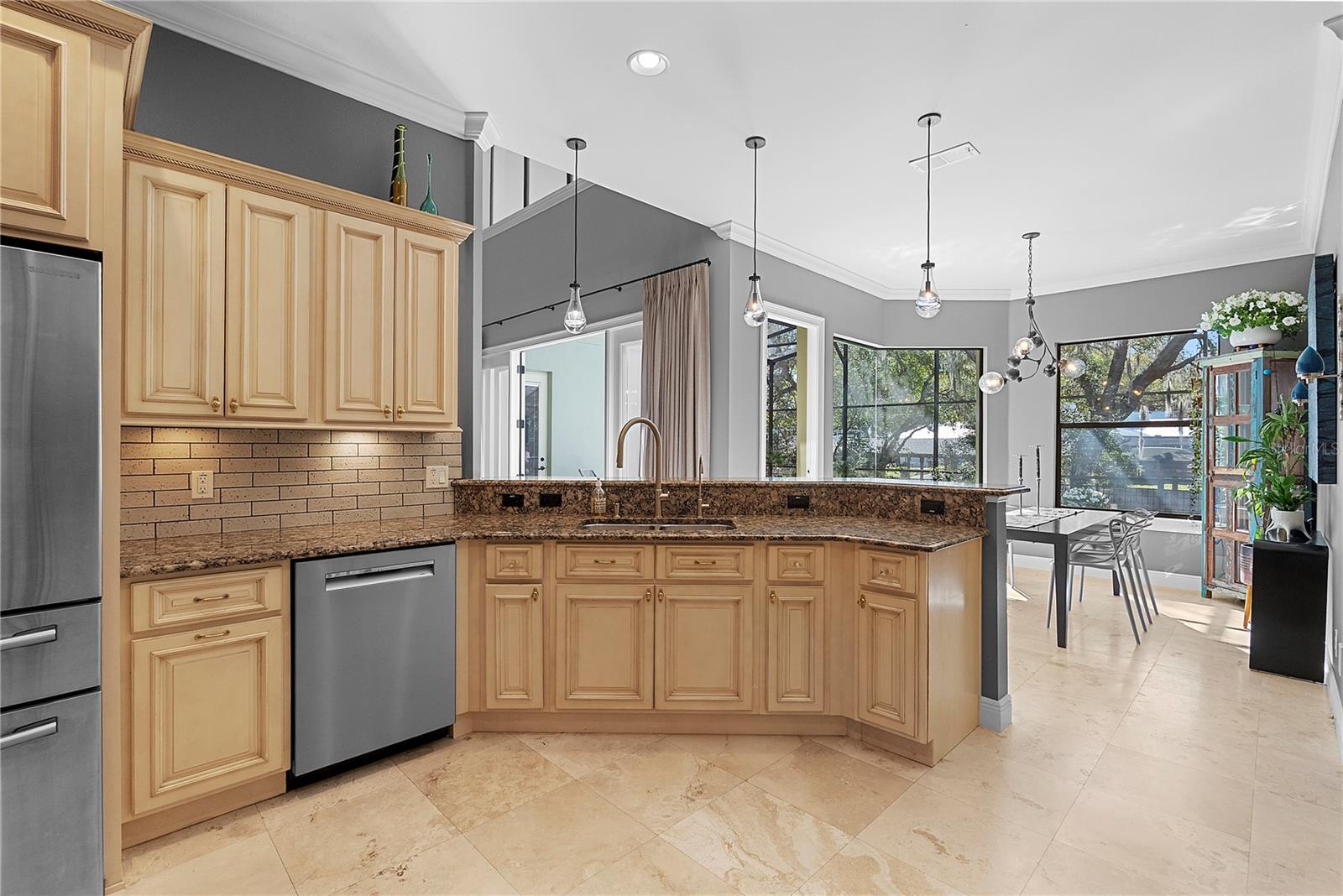 438 HARBOUR OAKS POINTE DR