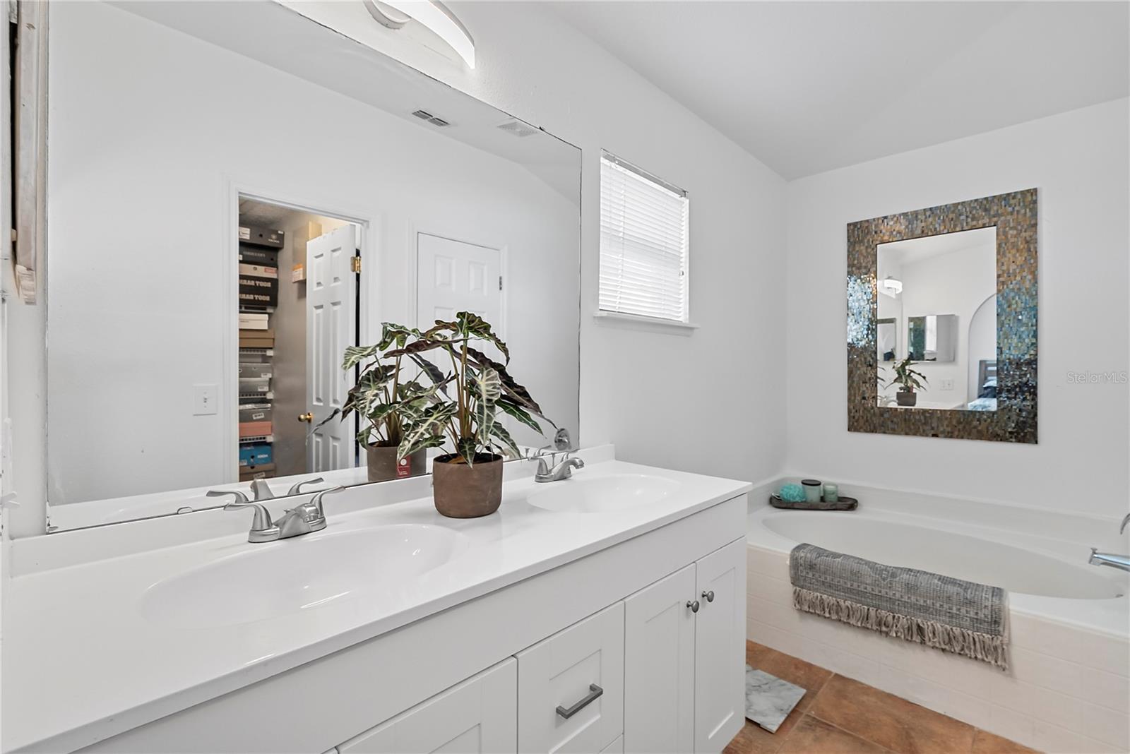 234 GRAND ROYAL CIR