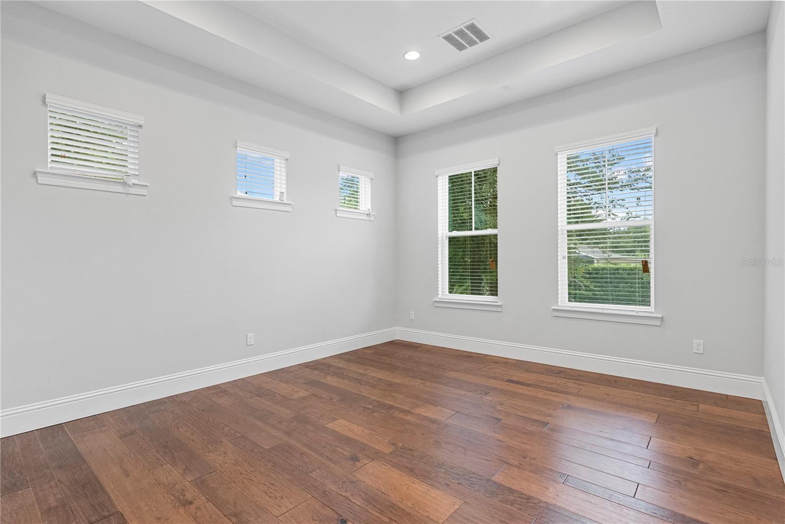 835 W CANTON AVE