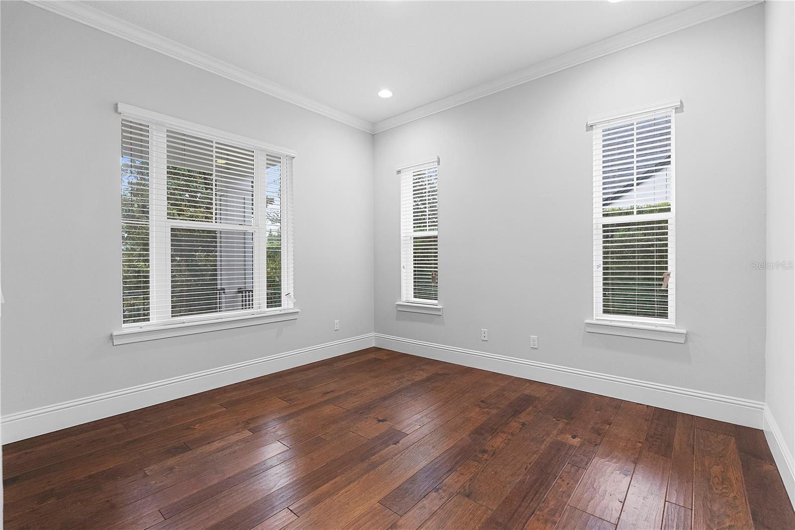 835 W CANTON AVE