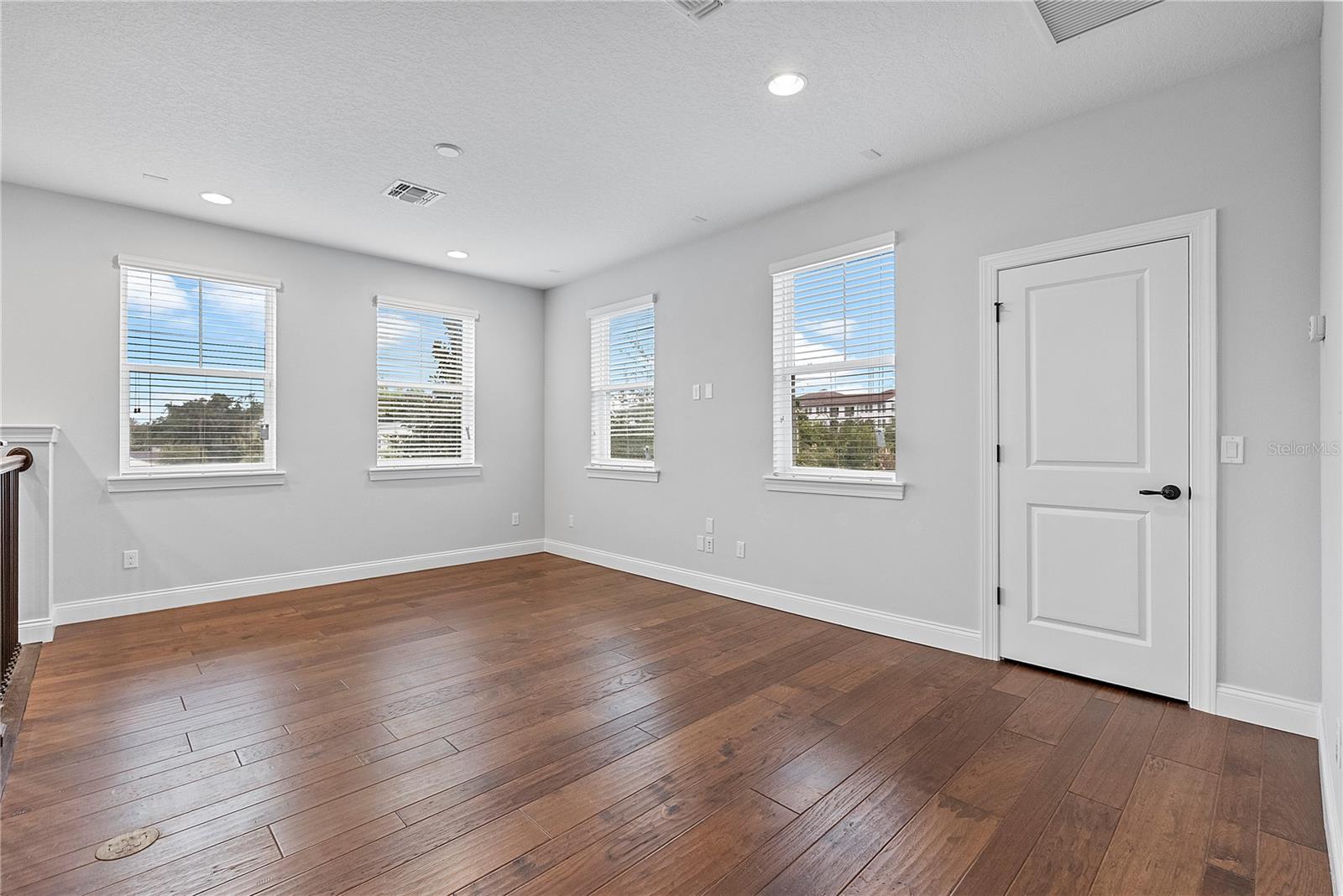 835 W CANTON AVE