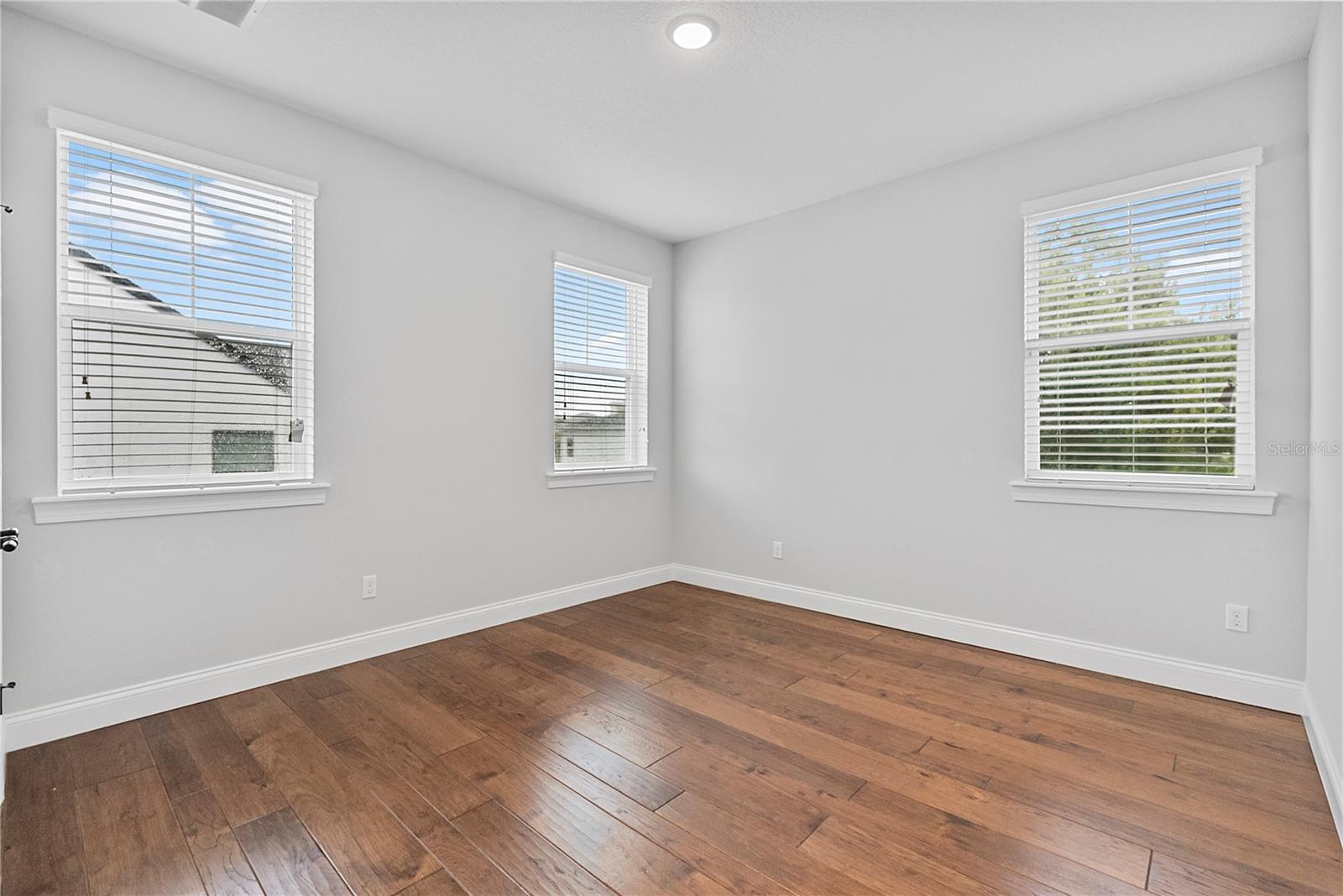 835 W CANTON AVE