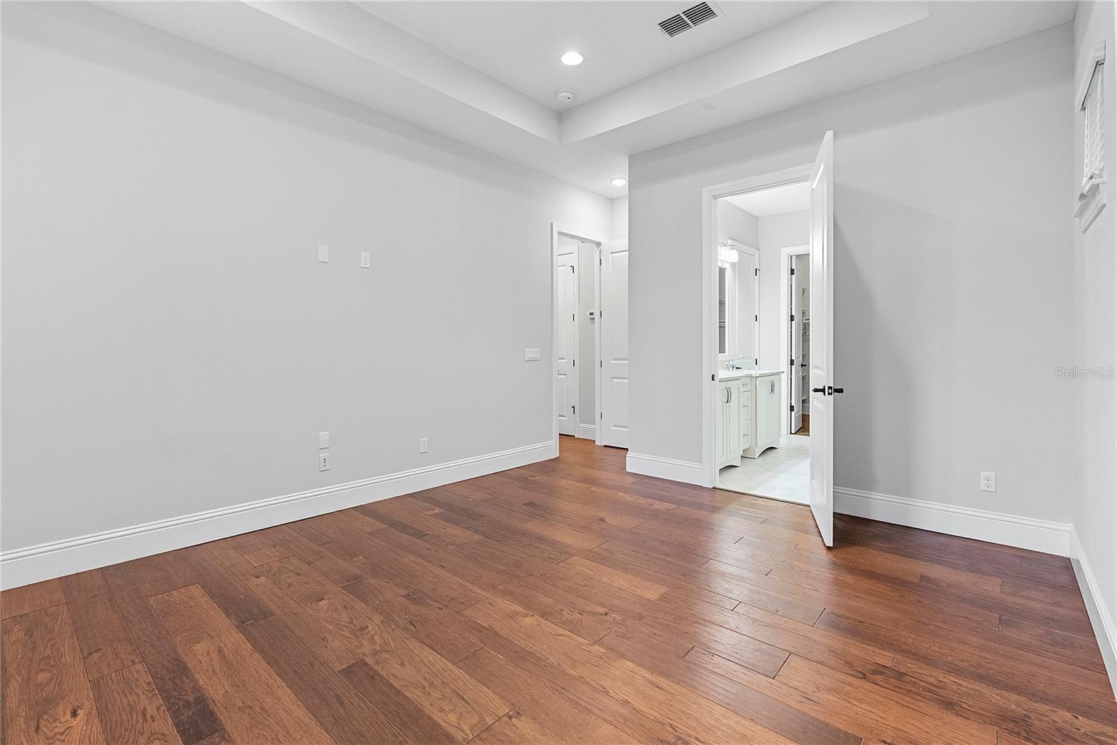 835 W CANTON AVE