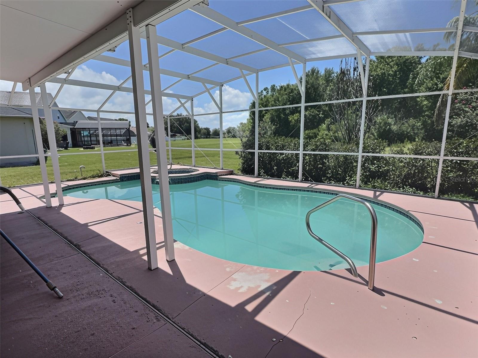 2414 HURON CIR