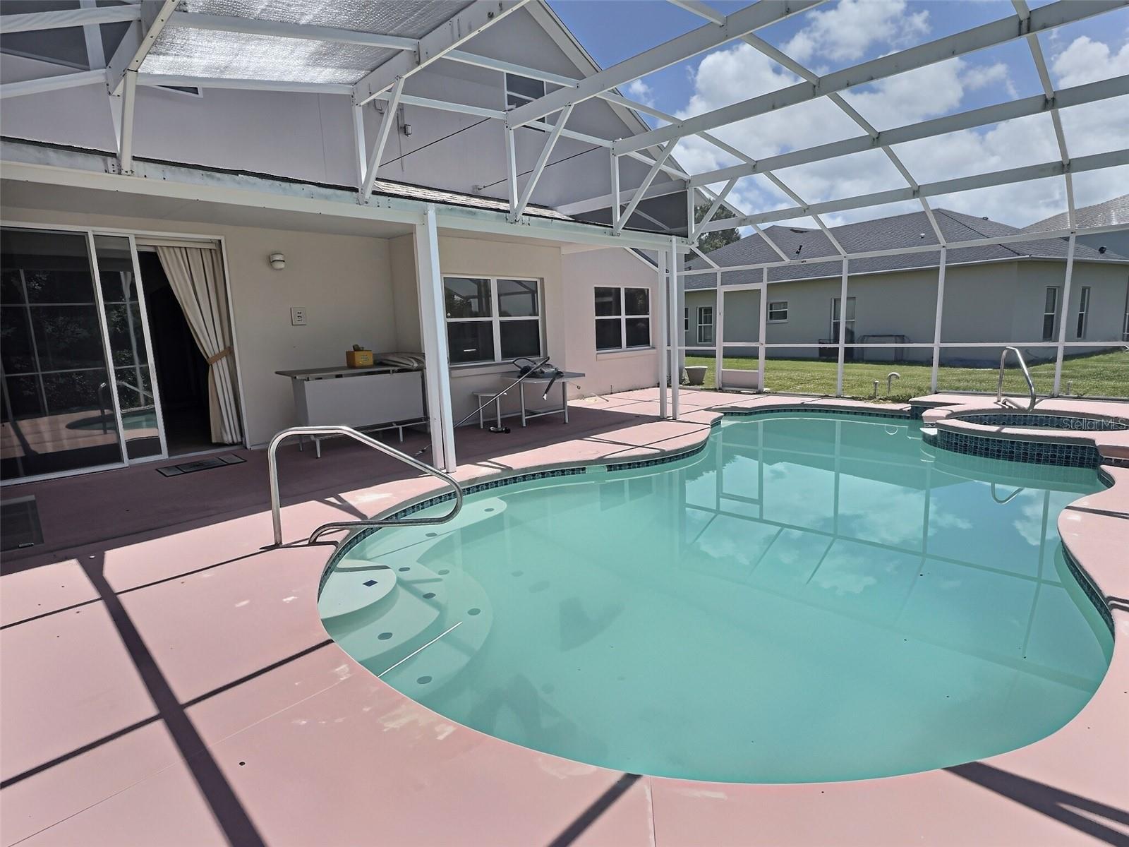 2414 HURON CIR