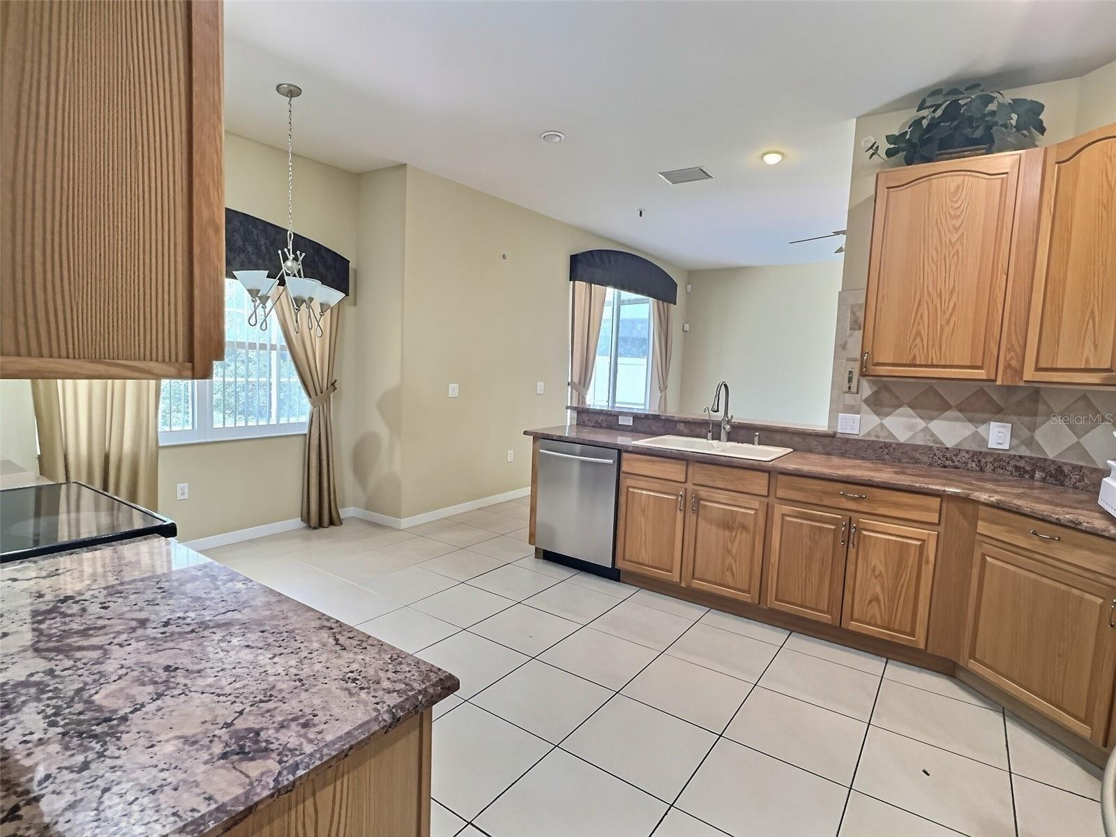 2414 HURON CIR