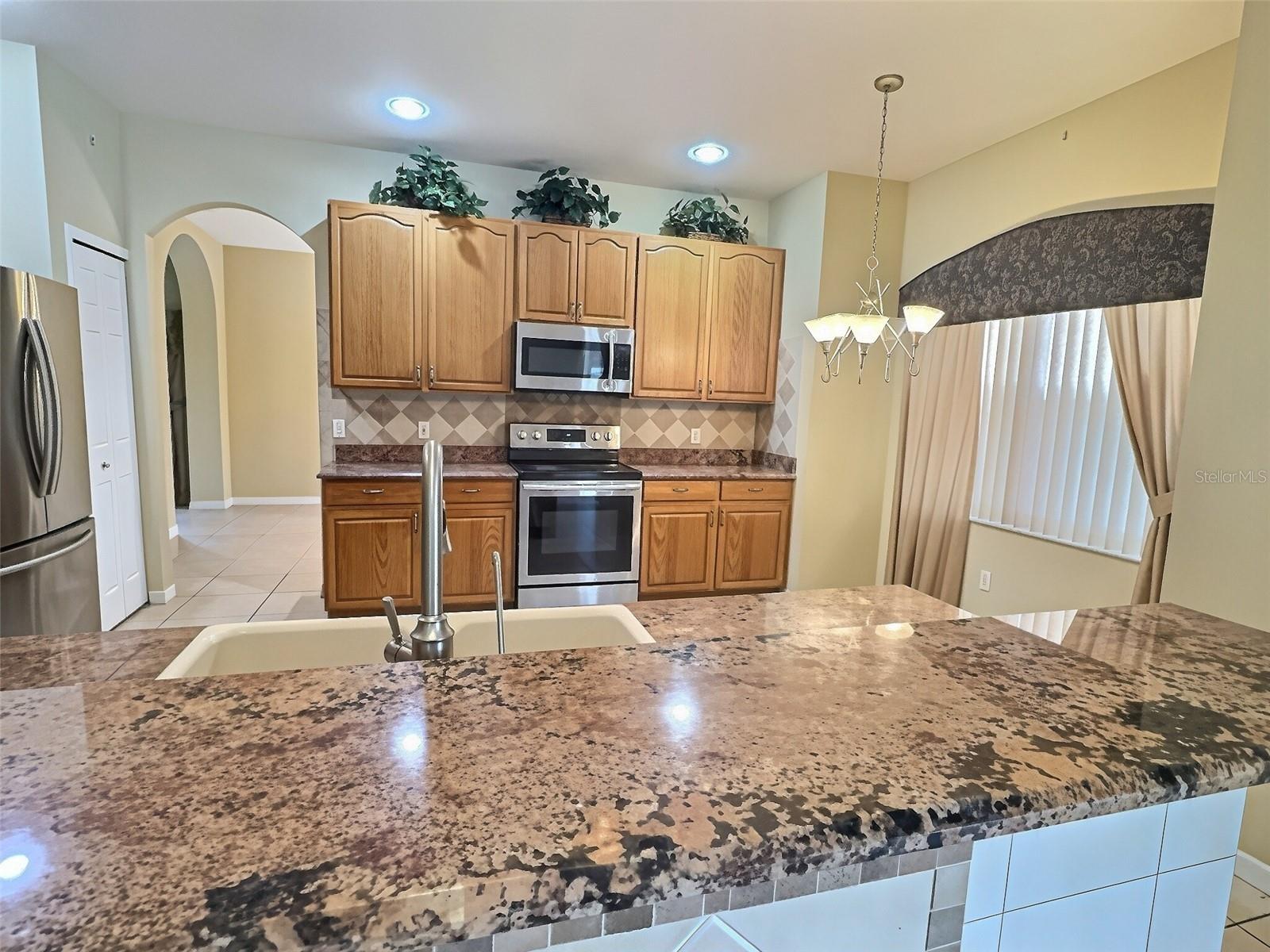 2414 HURON CIR