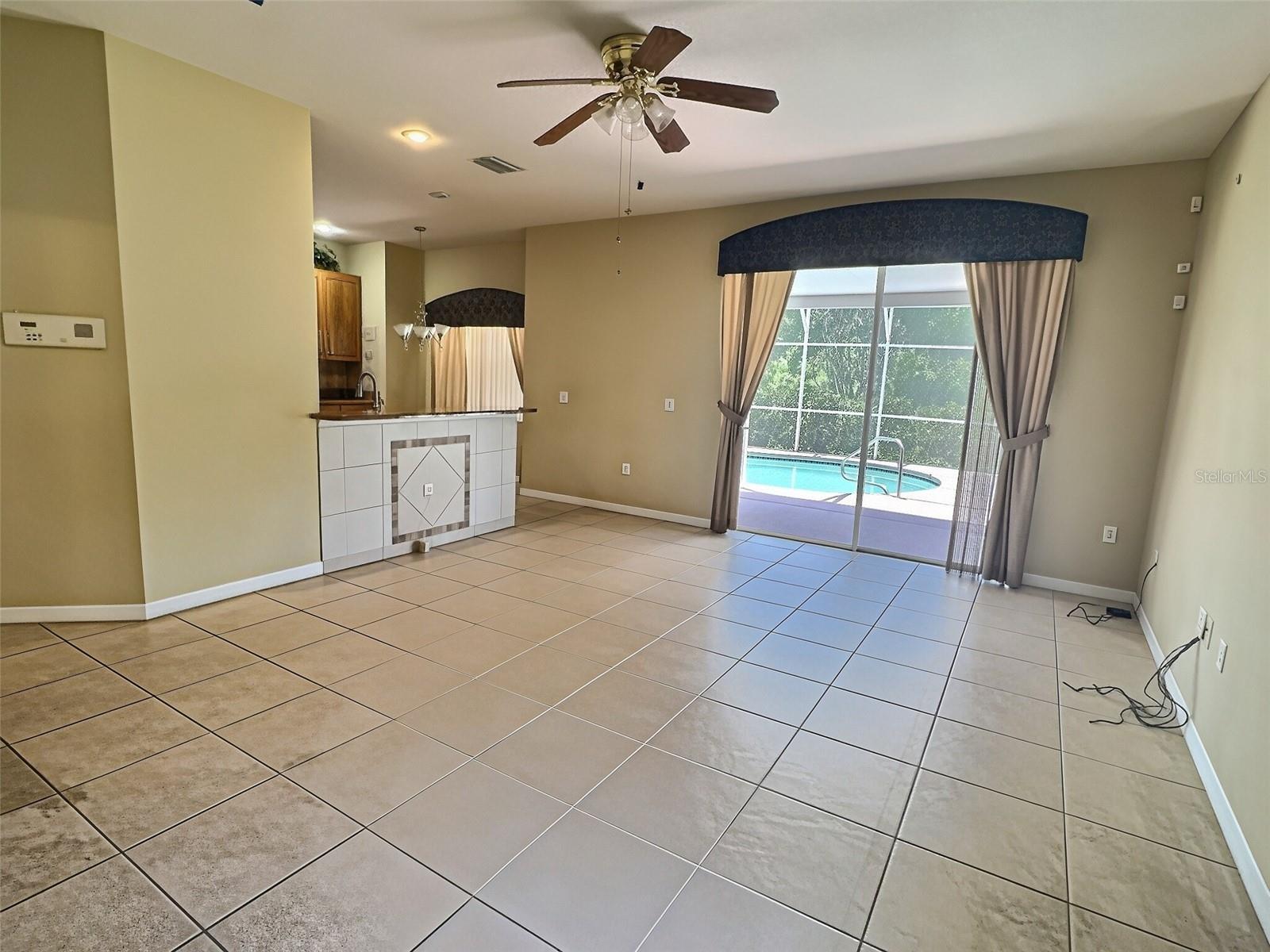 2414 HURON CIR