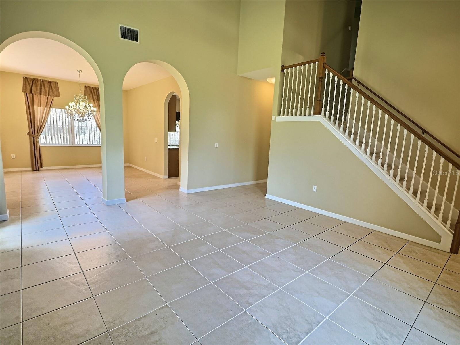 2414 HURON CIR